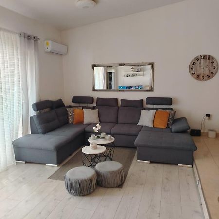Apartment Flowers Bibinje Luaran gambar