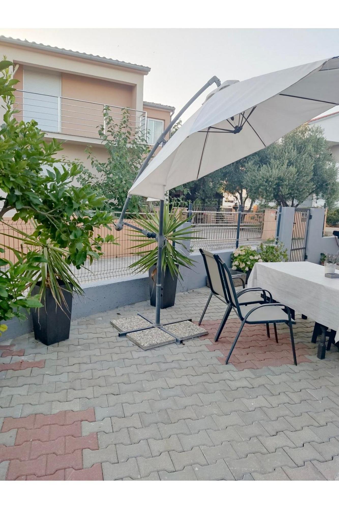 Apartment Flowers Bibinje Luaran gambar