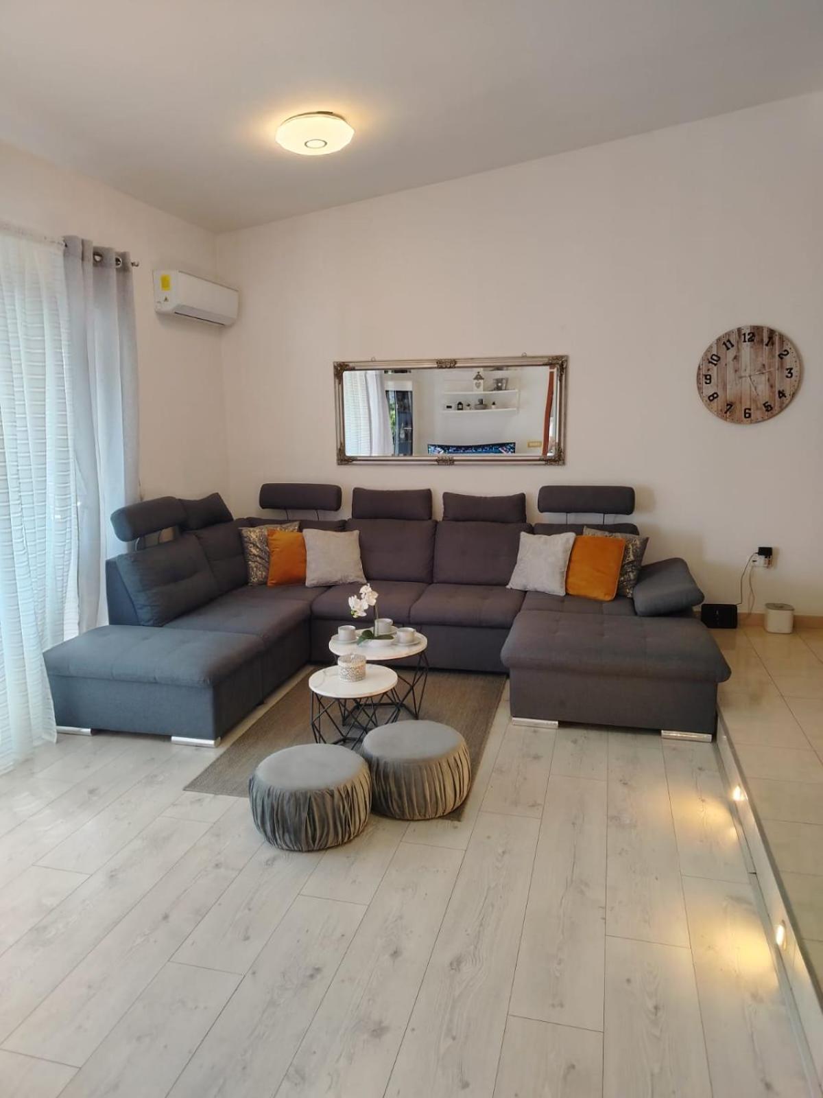 Apartment Flowers Bibinje Luaran gambar